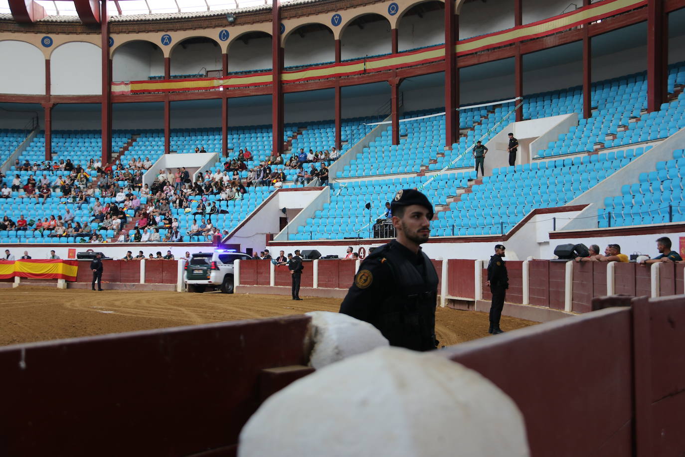 Demostración de procedimientos de actuación de la Guardia Civil en la Plaza de Toros de León