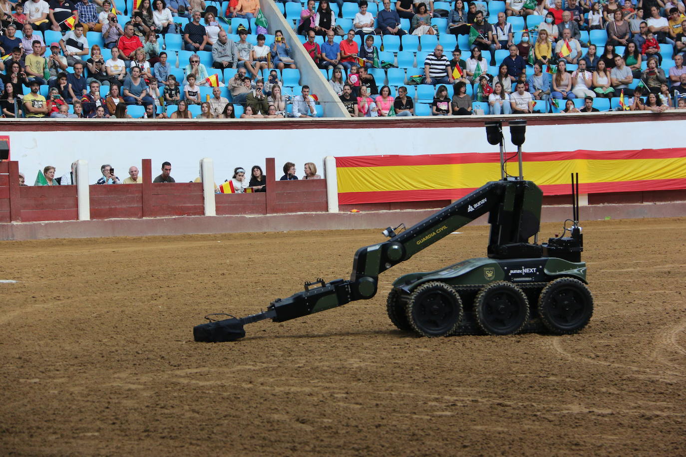 Demostración de procedimientos de actuación de la Guardia Civil en la Plaza de Toros de León