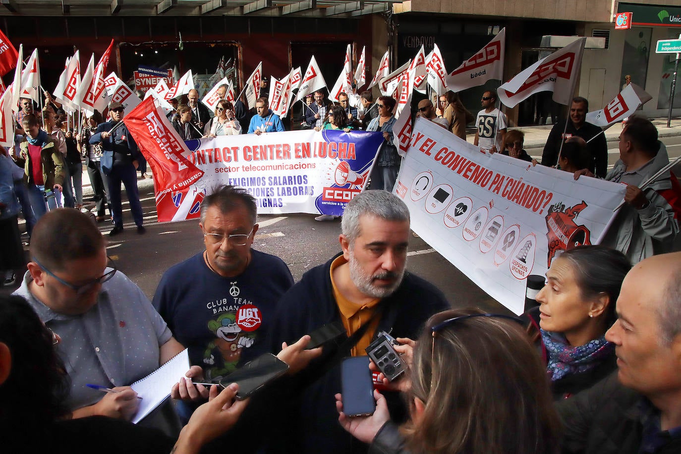 Concentración por la subida salarial en el Día del Trabajo Decente en León. 