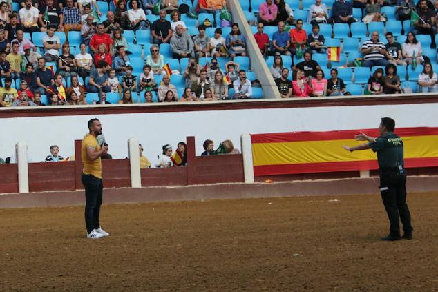 Demostración de procedimientos de actuación de la Guardia Civil en la Plaza de Toros de León