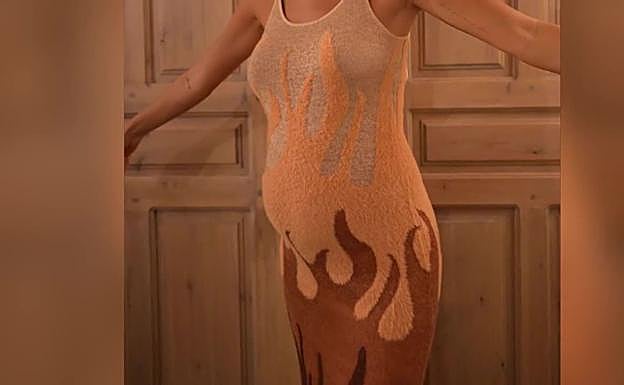 María F. Rubíes presume de embarazo con un vestido muy original. 