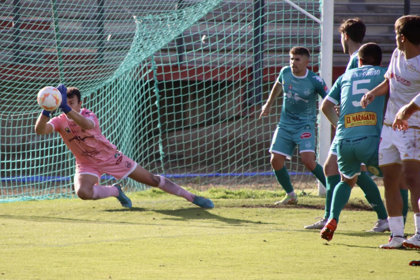 El Atlético Astorga se lleva con gran superioridad el duelo provincial ante el Júpiter (1-5)