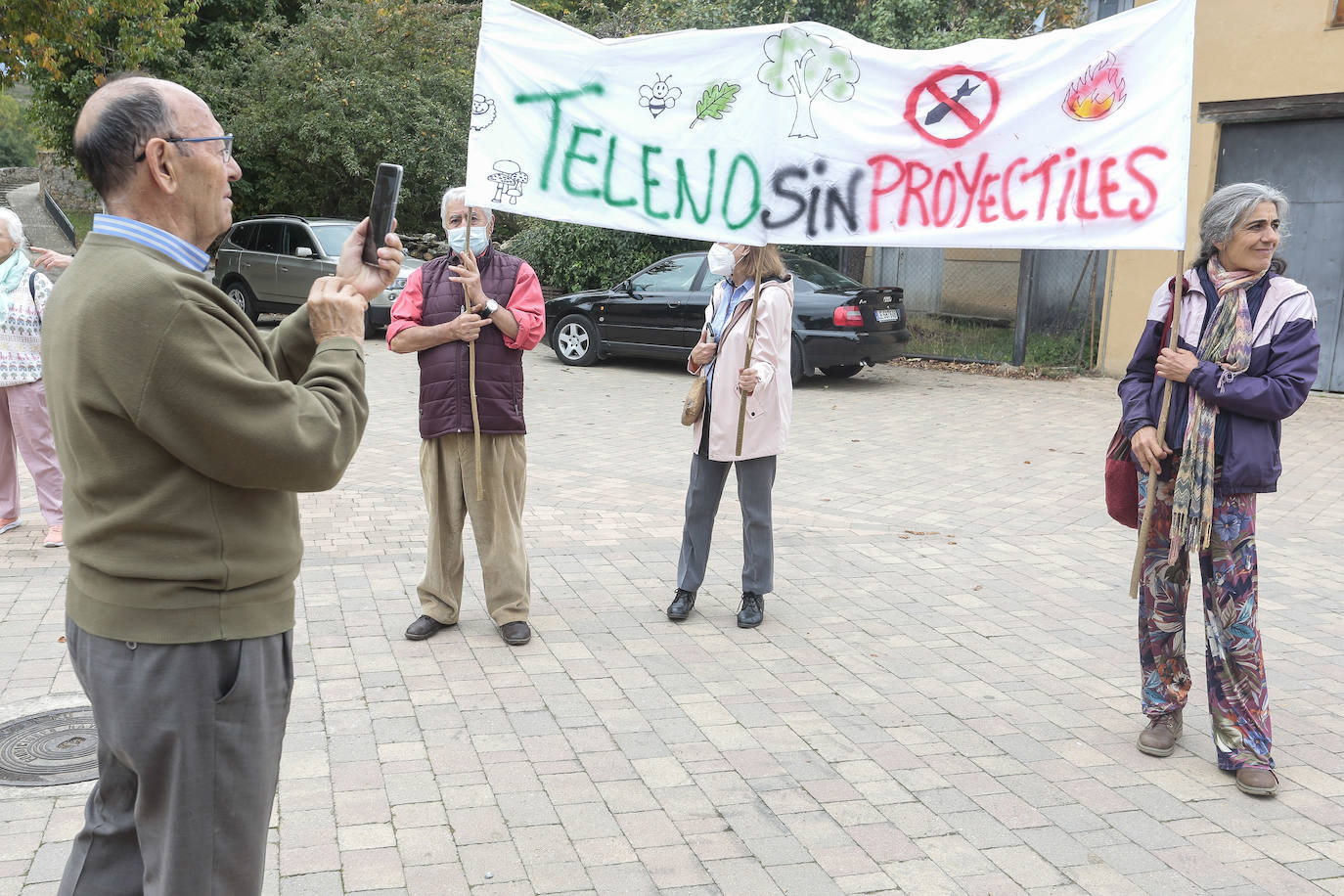 Concentración en Filiel (León) convocada por la Revuelta de la España Vaciada, para reclamar otro modelo de gestión forestal y evitar los incendios.