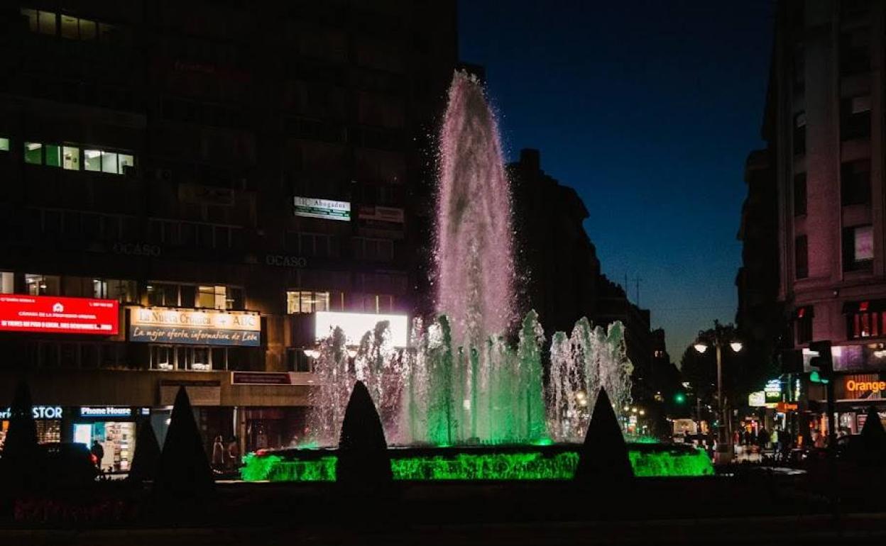 El próximo jueves la fuente de Santo Domingo se iluminará de verde por el día del cáncer de mama metastásico.