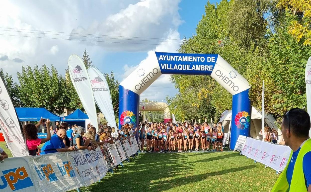 Más de 300 corredores participaron el pasado domingo en la 'Villaquirace'.