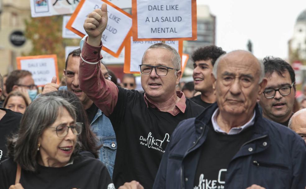 Imagen de la manifestación y batukada por la Salud Mental en la capital leonesa. 