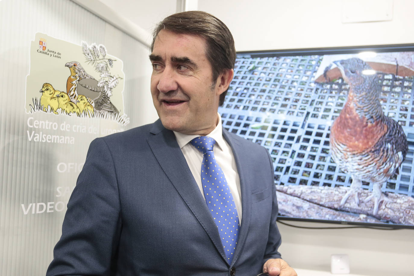 El consejero de Medio Ambiente, Vivienda y Ordenación del Territorio, Juan Carlos Suárez-Quiñones, visita el Centro de Cría del Urogallo de Valsemana.