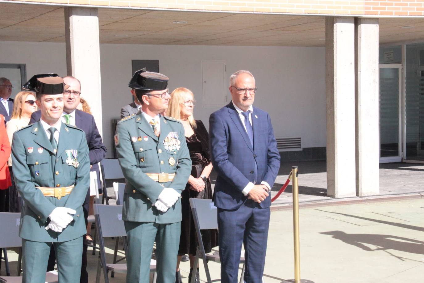 El alcalde de Ponferrada, Olegario Ramón, junto a las concejalas Carmen Doel y Lorena Valle, participó hoy en la celebración de la festividad de la Virgen del Pilar.