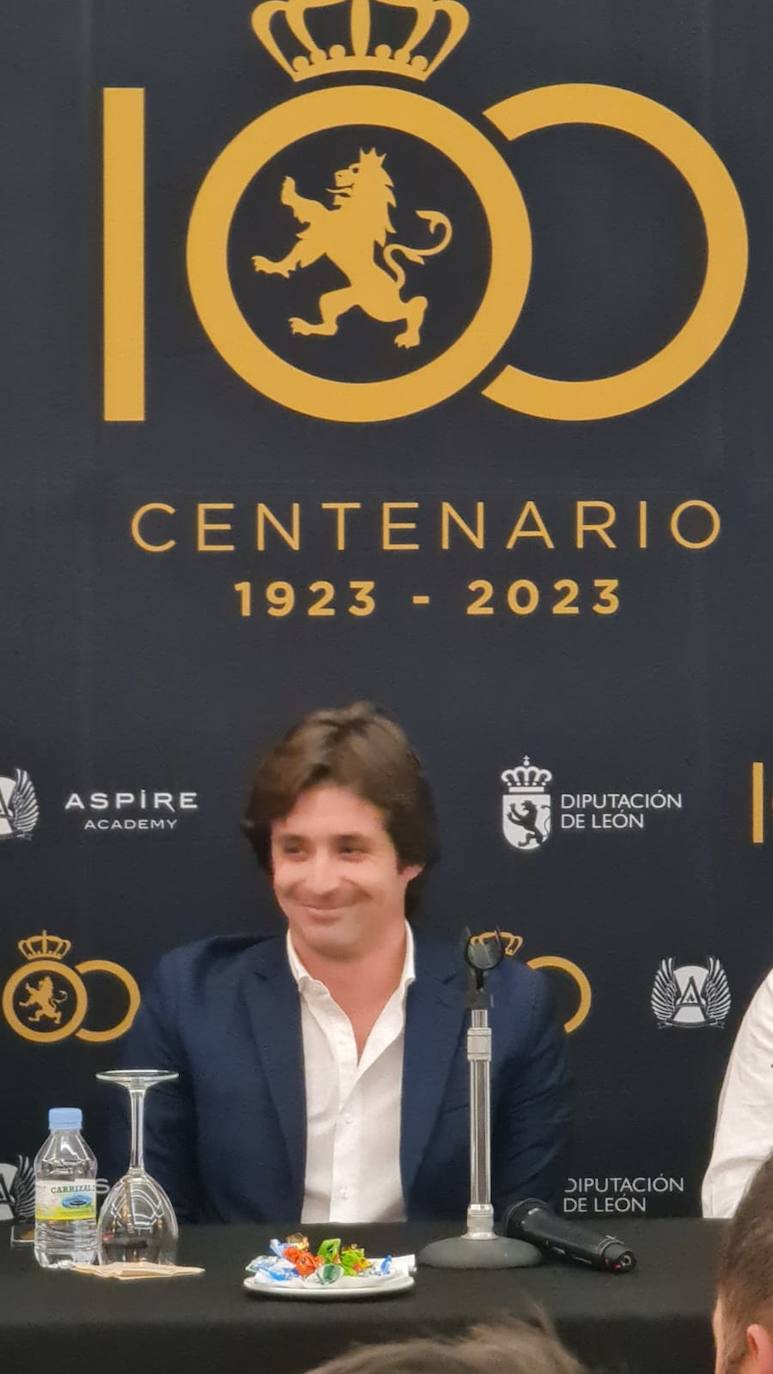 José Manzanera, director deportivo de la Cultural, inaugura las charlas '10x100' del club.