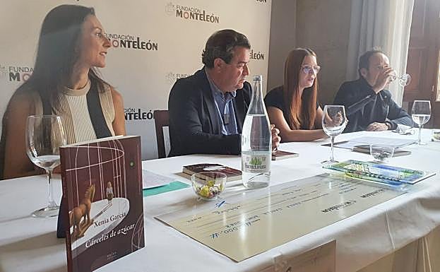 Ceremonia de entrega del premio en la sala claustro de la Real Colegiata San Isidoro.