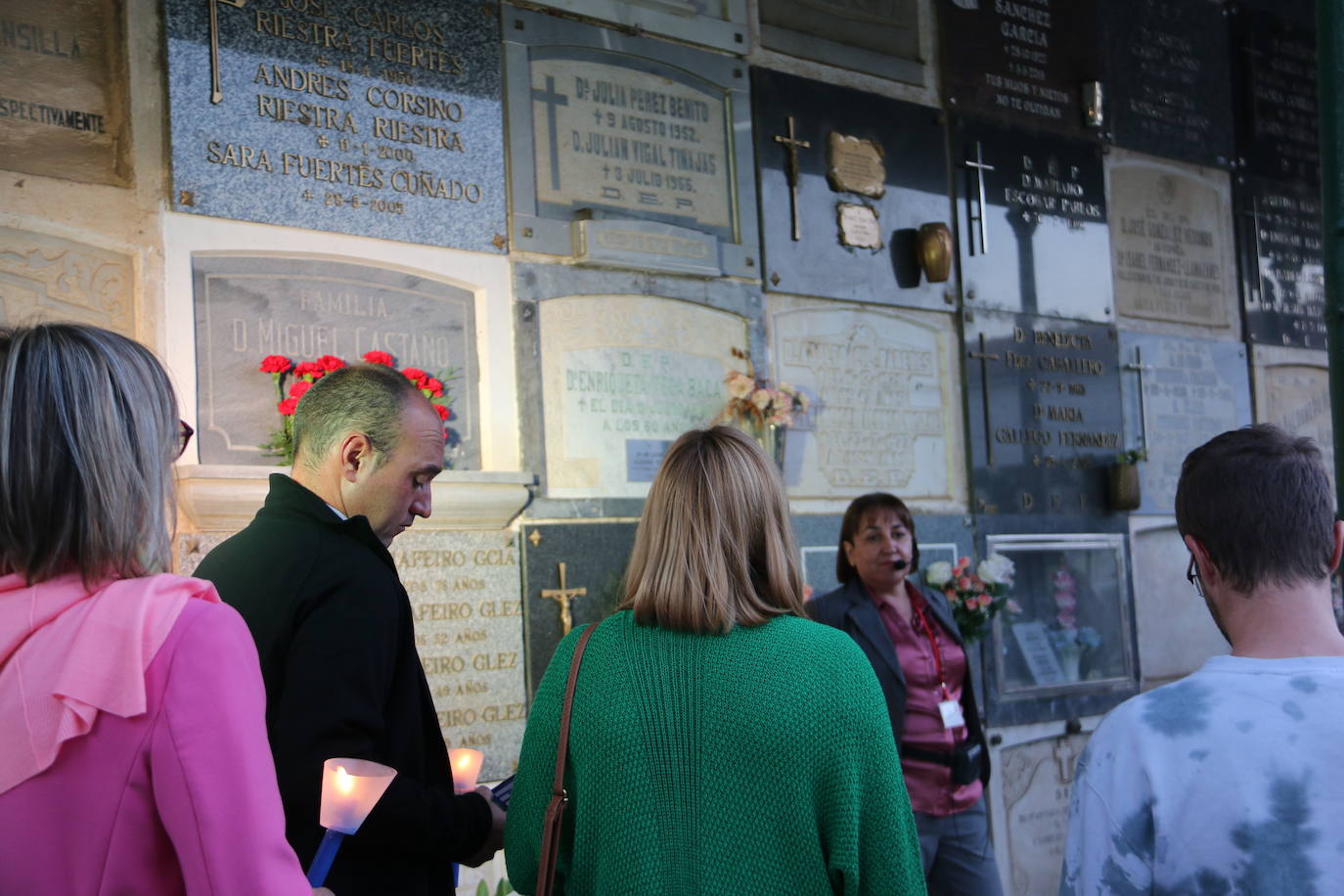 Fotos: El Cementerio de León revive en la noche