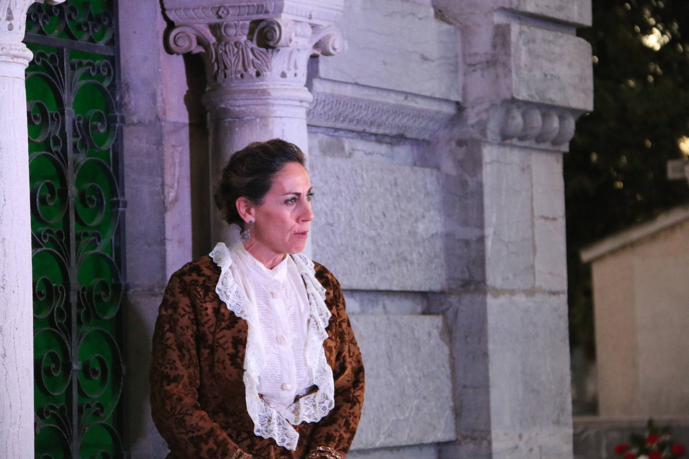 Fotos: El Cementerio de León revive en la noche