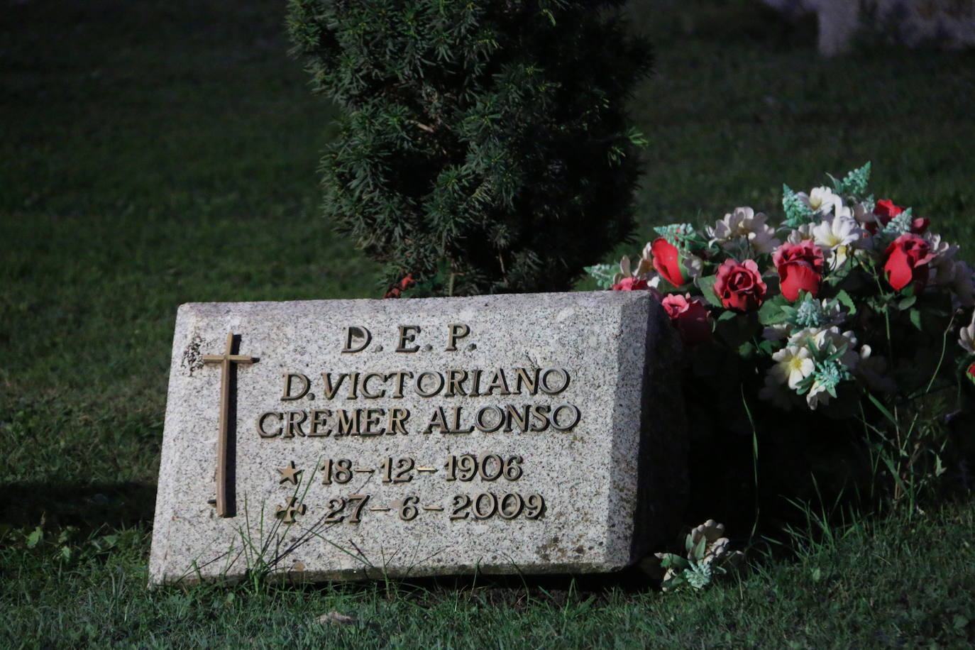 Fotos: El Cementerio de León revive en la noche