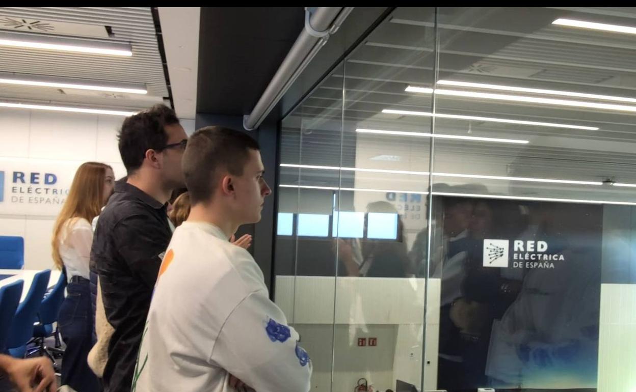 Estudiantes de Ingeniería de la ULE visitan el centro de control de Red Eléctrica