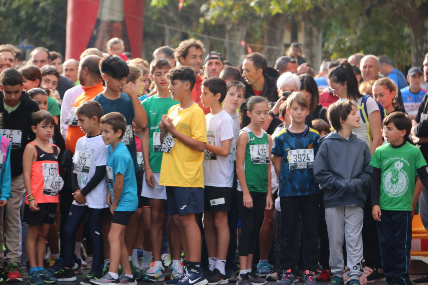 Centenares de personas se suman a la prueba no competitiva para disfrutar de una mañana de deporte.