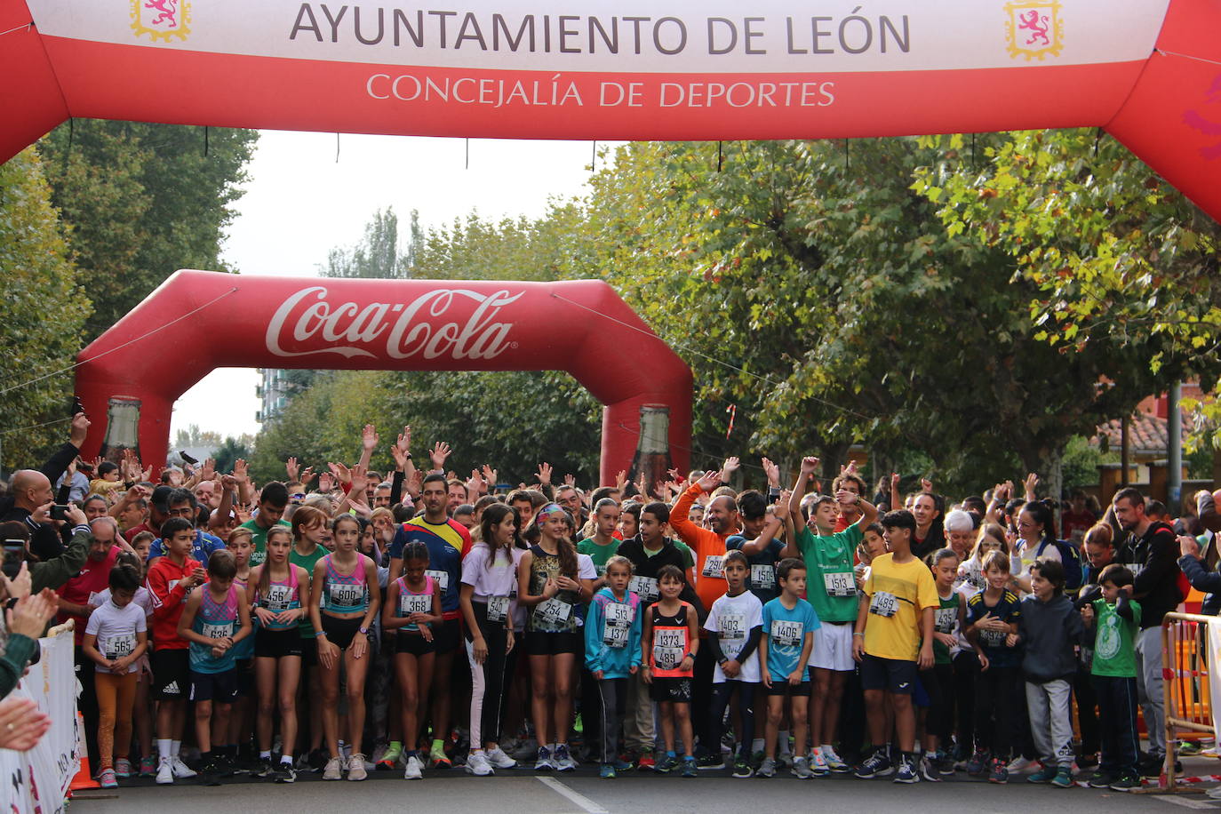 Centenares de personas se suman a la prueba no competitiva para disfrutar de una mañana de deporte.