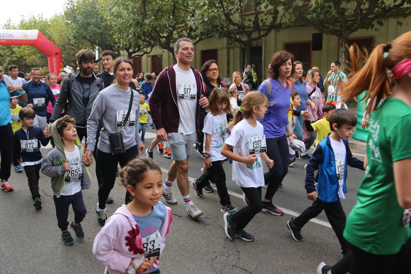 Centenares de personas se suman a la prueba no competitiva para disfrutar de una mañana de deporte.