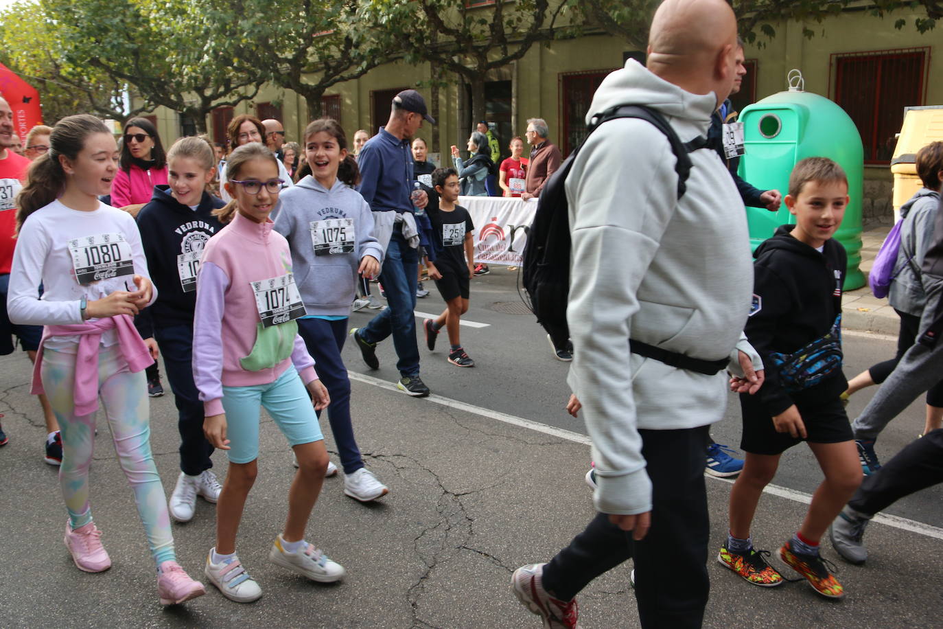 Centenares de personas se suman a la prueba no competitiva para disfrutar de una mañana de deporte.