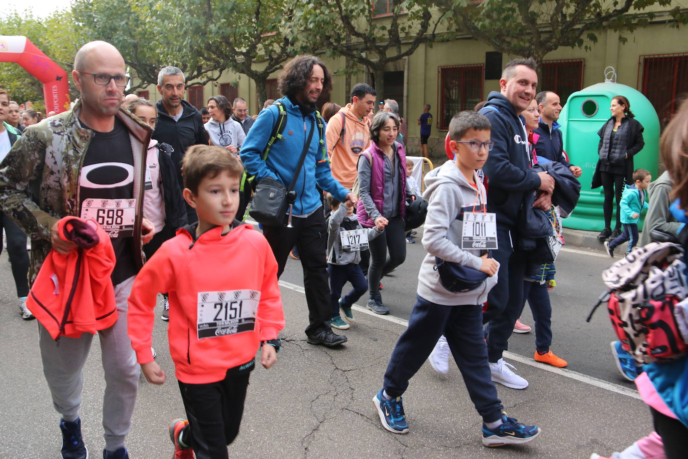 Centenares de personas se suman a la prueba no competitiva para disfrutar de una mañana de deporte.