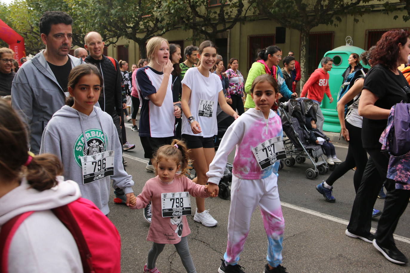 Centenares de personas se suman a la prueba no competitiva para disfrutar de una mañana de deporte.