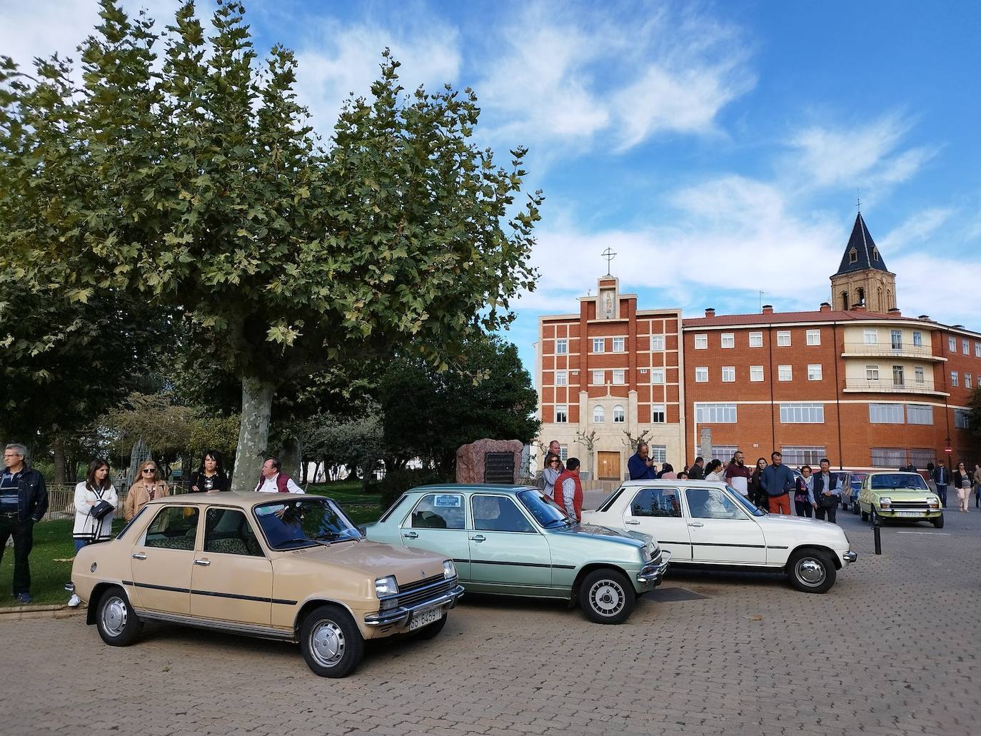 Valencia de Don Juan acoge la concentración nacional de Renaul 7.