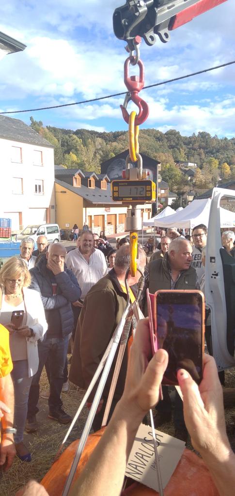 icultores, artesanos, restauradores y reposteros llenaron el pueblo con sus puestos.