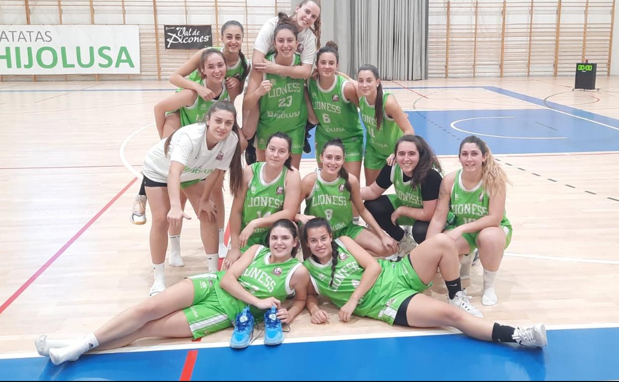 Las jugadoras del Patatas Hijolusa celebraron la victoria sobre la cancha de San Esteban, la cuarta en cinco jornadas.