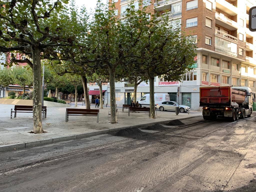 Las obras de asfaltado en la Calle Arquitecto Torbado de León.