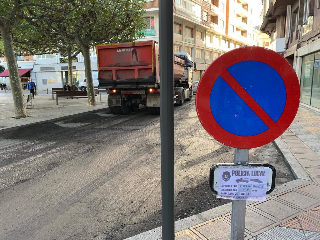 Las obras de asfaltado en la Calle Arquitecto Torbado de León.