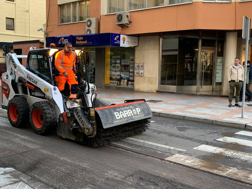 Las obras de asfaltado en la Calle Arquitecto Torbado de León.