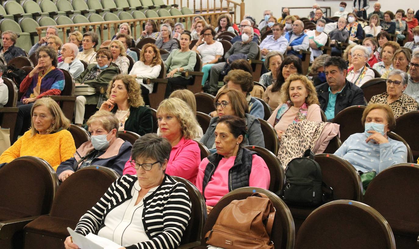 El Aula Magna San Isidoro del Edificio El Albéitar de la Universidad de León (ULE) acogió la ceremonia de apertura de curso de la sede de León del Programa Interuniversitario de la Experiencia (PIEx).