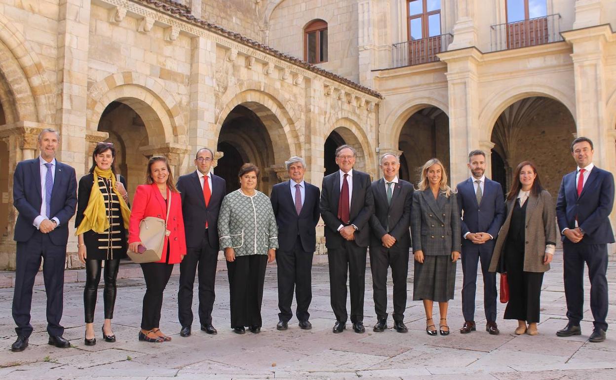 Reunión de los rectores con representantes del Grupo Santander, en León.