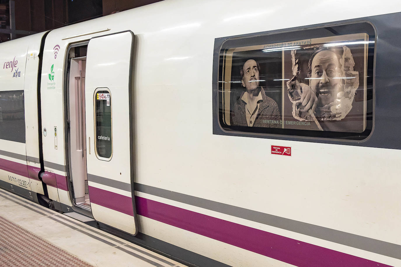 Exposición sobre José Luis López Vázquez en el Ave León-Alicante.