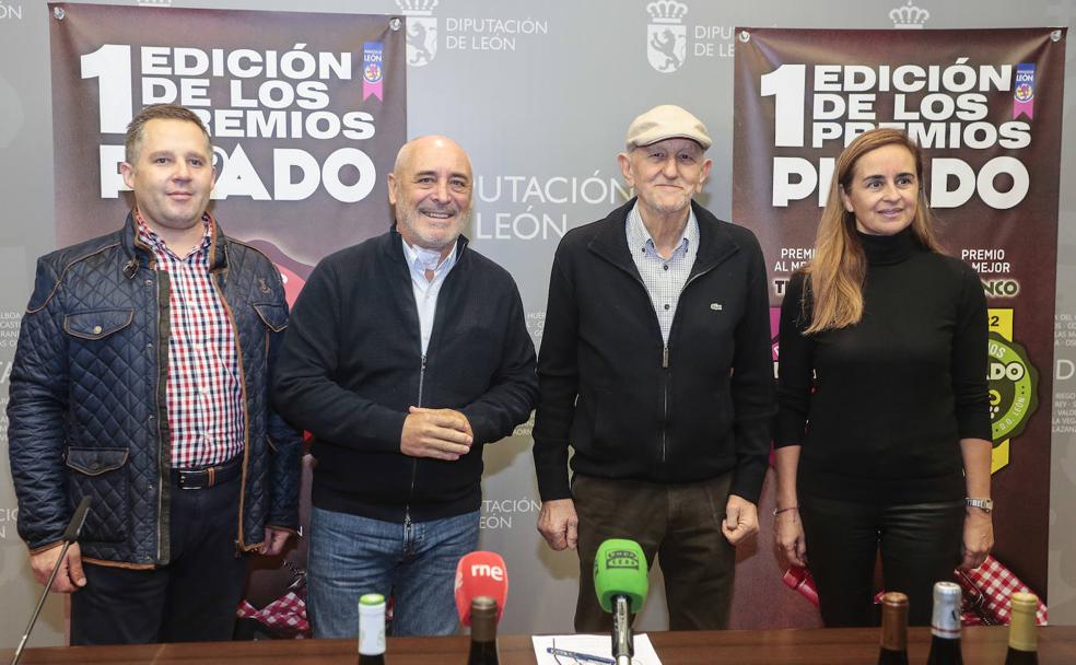 El vicepresidente y diputado de Productos de León, Matías Llorente, da a conocer a los ganadores de los I Premios Pisado. 