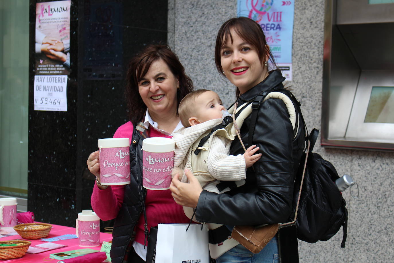 Fotos: Mesa petitoria de Almom en favor de la lucha contra el cáncer de mama