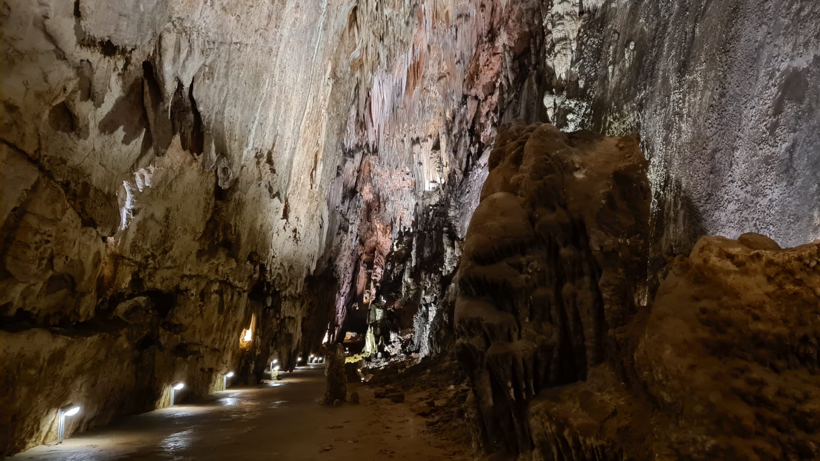 Fotos: Visita a las cuevas de Valporquero