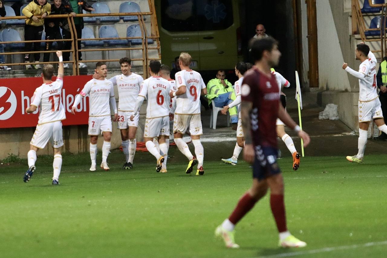 El conjunto leonés vuelve a vencer en el Reino de León en un partido muy solvente ante el conjunto pontevedrés.