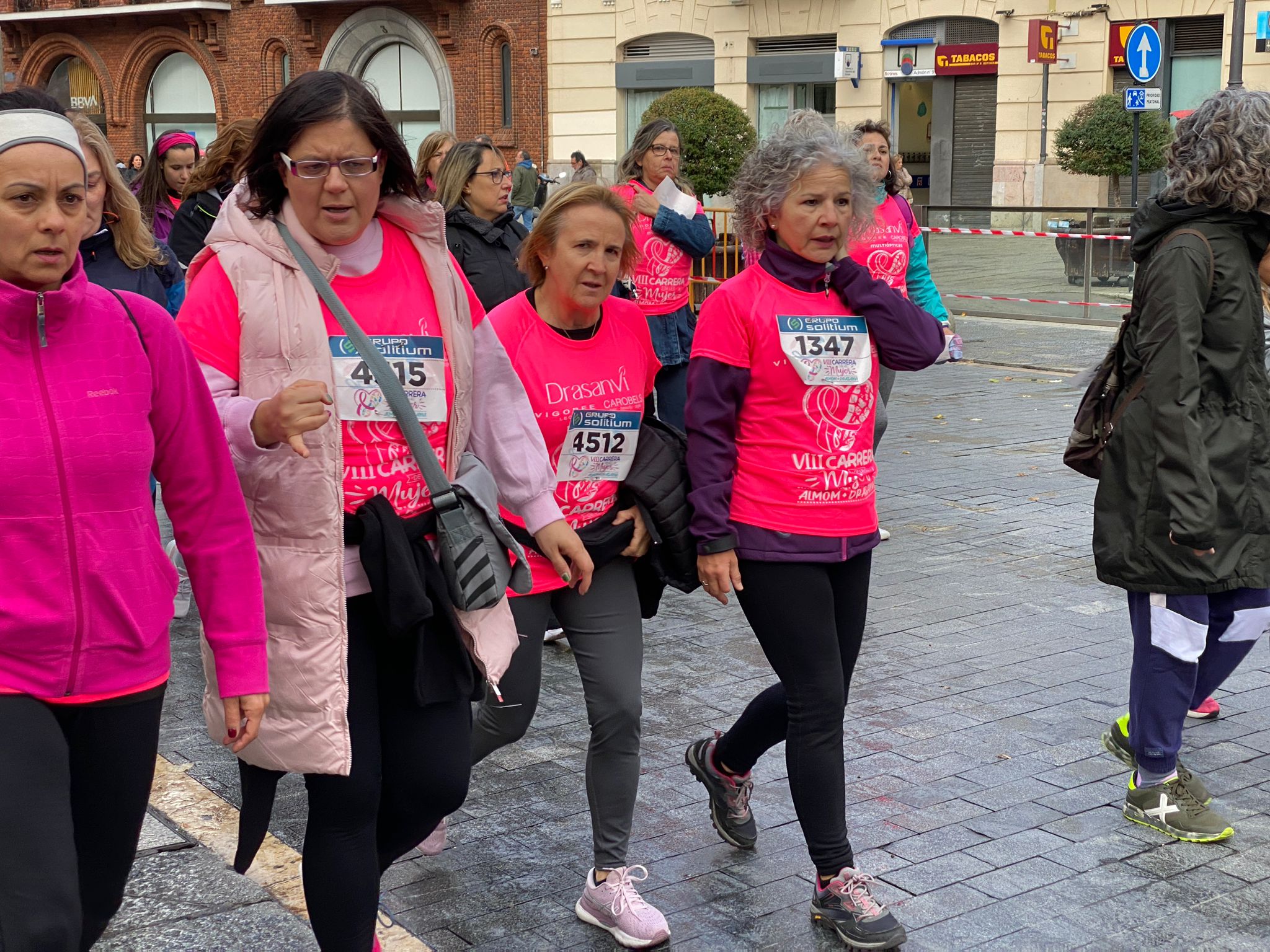 Fotos: VIII Carrera de la Mujer Contra el Cáncer de Mama desde calle Ancha, Santo Domingo y Catedral