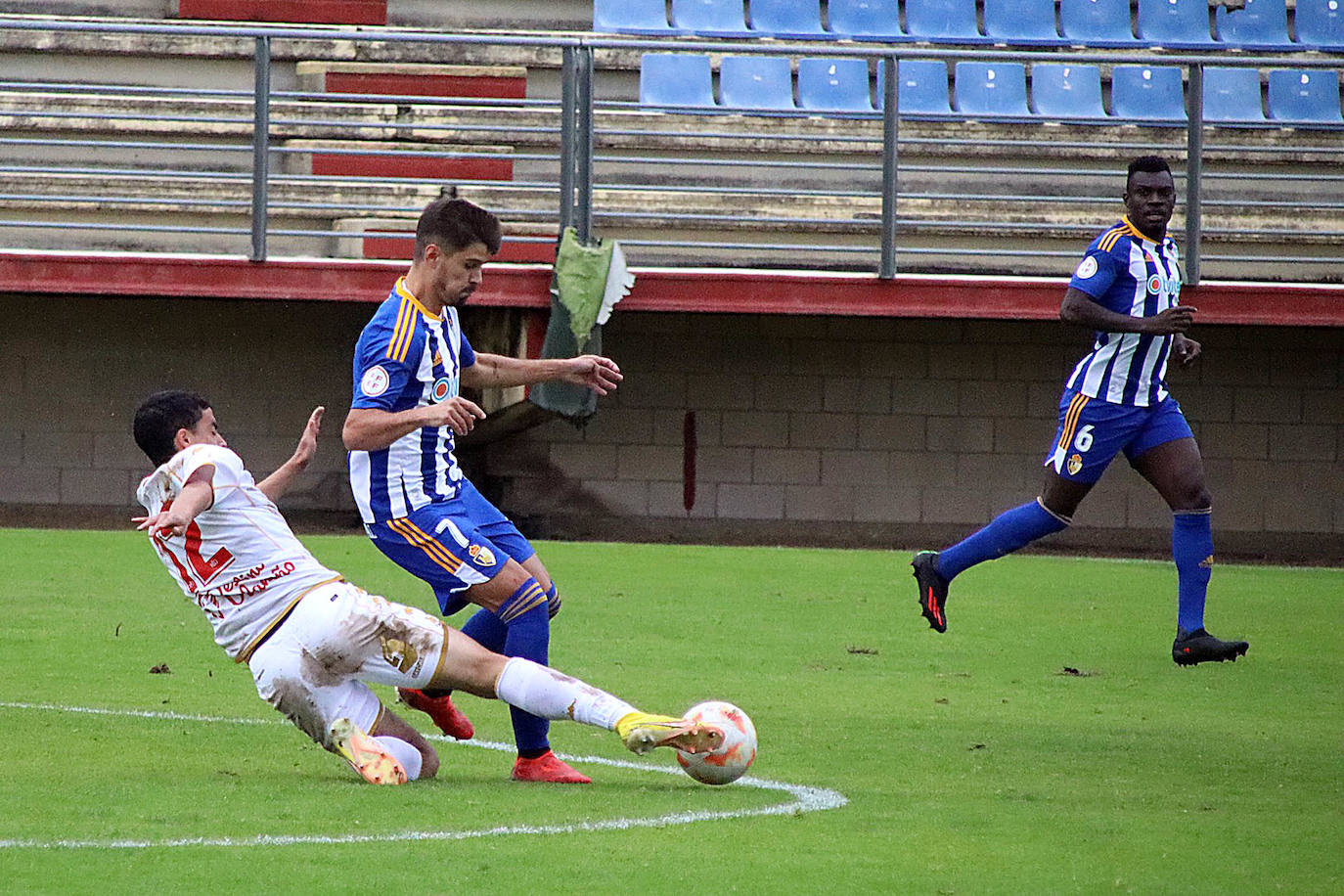 Júpiter y Deportiva B protagonizaron el primer 'miniderbi' de la temporada con los leoneses ejerciendo de locales