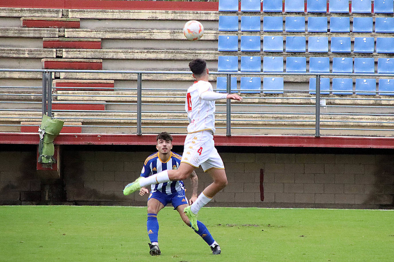 Júpiter y Deportiva B protagonizaron el primer 'miniderbi' de la temporada con los leoneses ejerciendo de locales