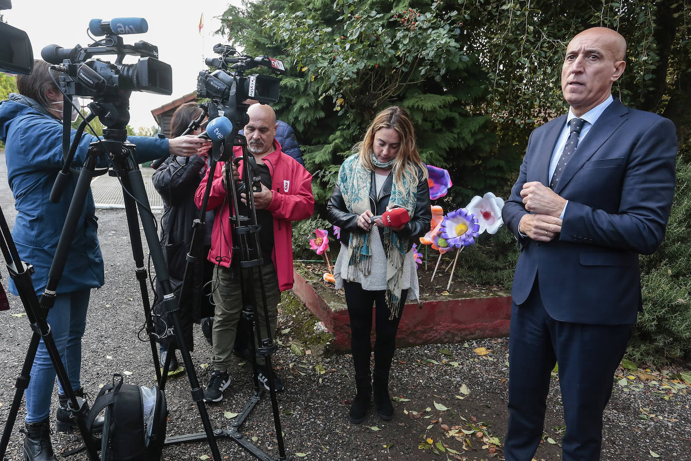 El alcalde de León, José Antonio Diez, atiende a los medios de comunicación tras un encuentro con los directores de los colegios de la ciudad