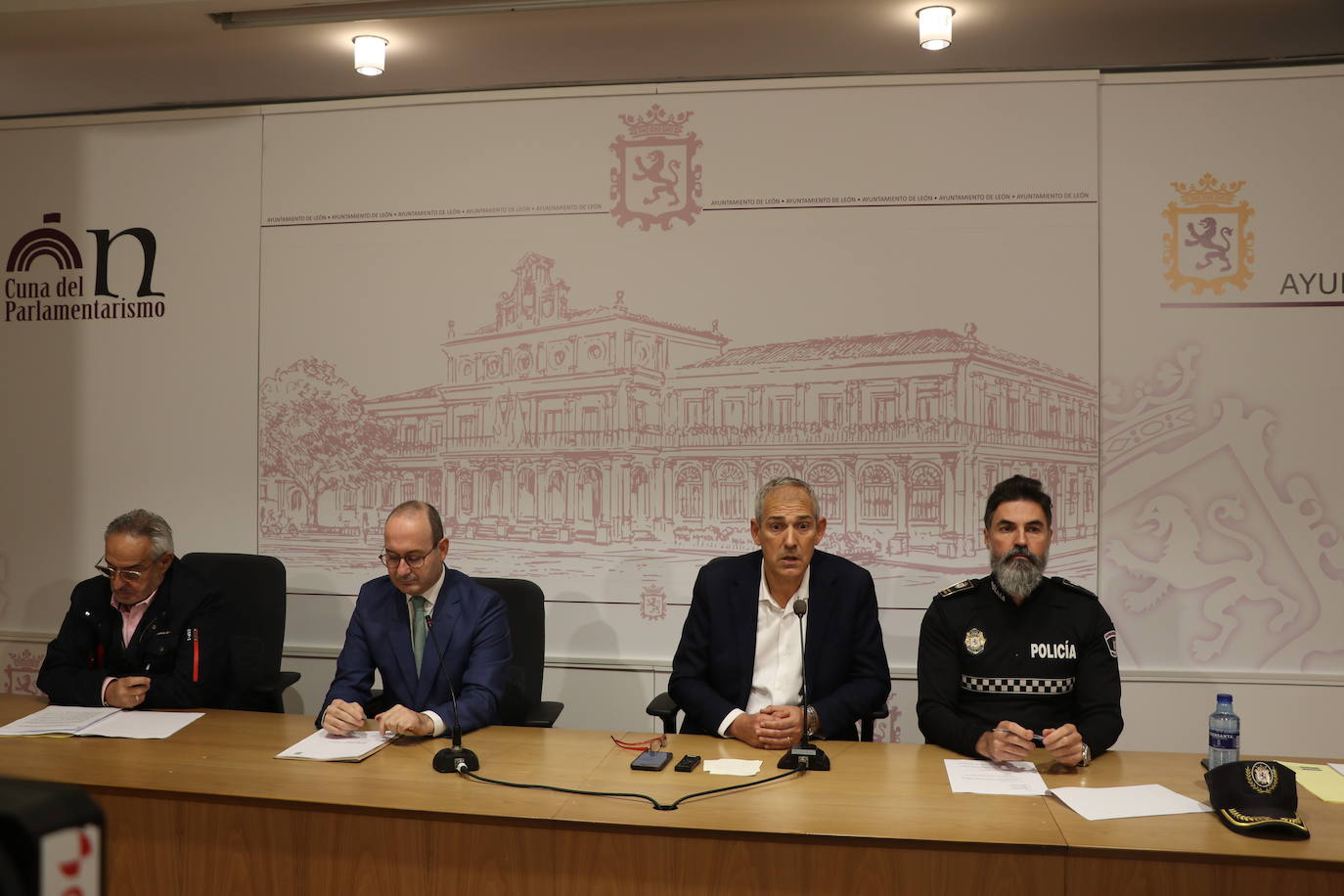 Presentación del dispositivo especial del Ayuntamiento de León para la festividad de Todos los Santos.