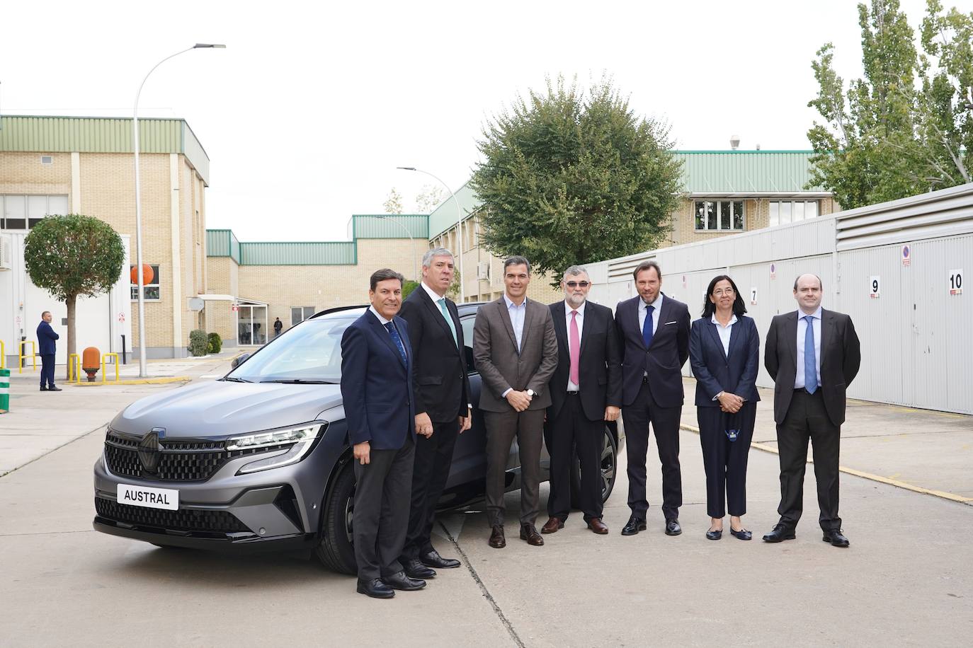 El presidente del Gobierno, Pedro Sánchez, visita el centro de I+D+i de Renault Group en Valladolid.