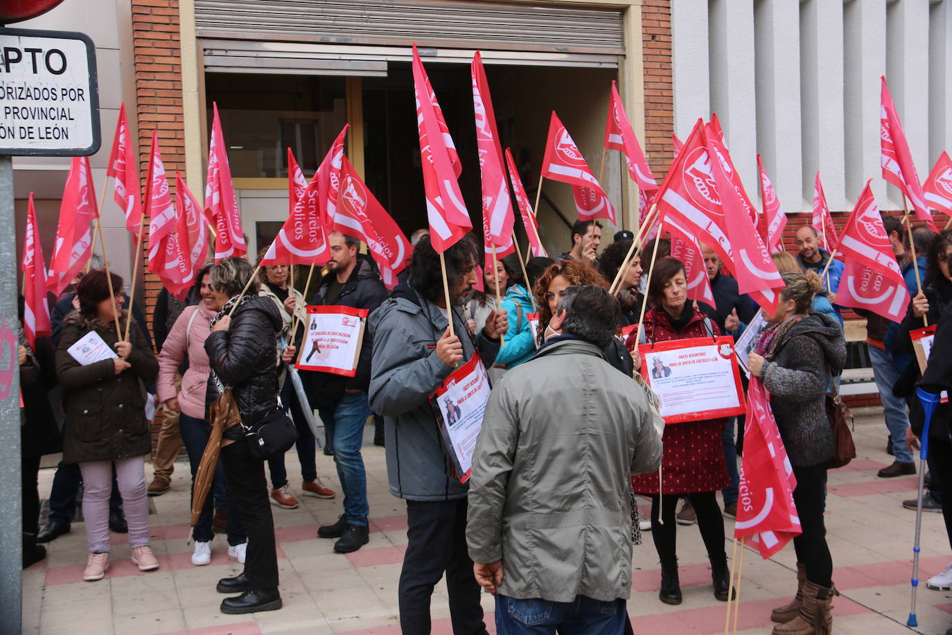 Concentración frente a la Dirección Provincial de Educación.