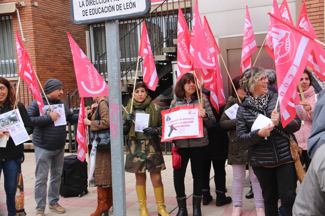 Concentración frente a la Dirección Provincial de Educación.