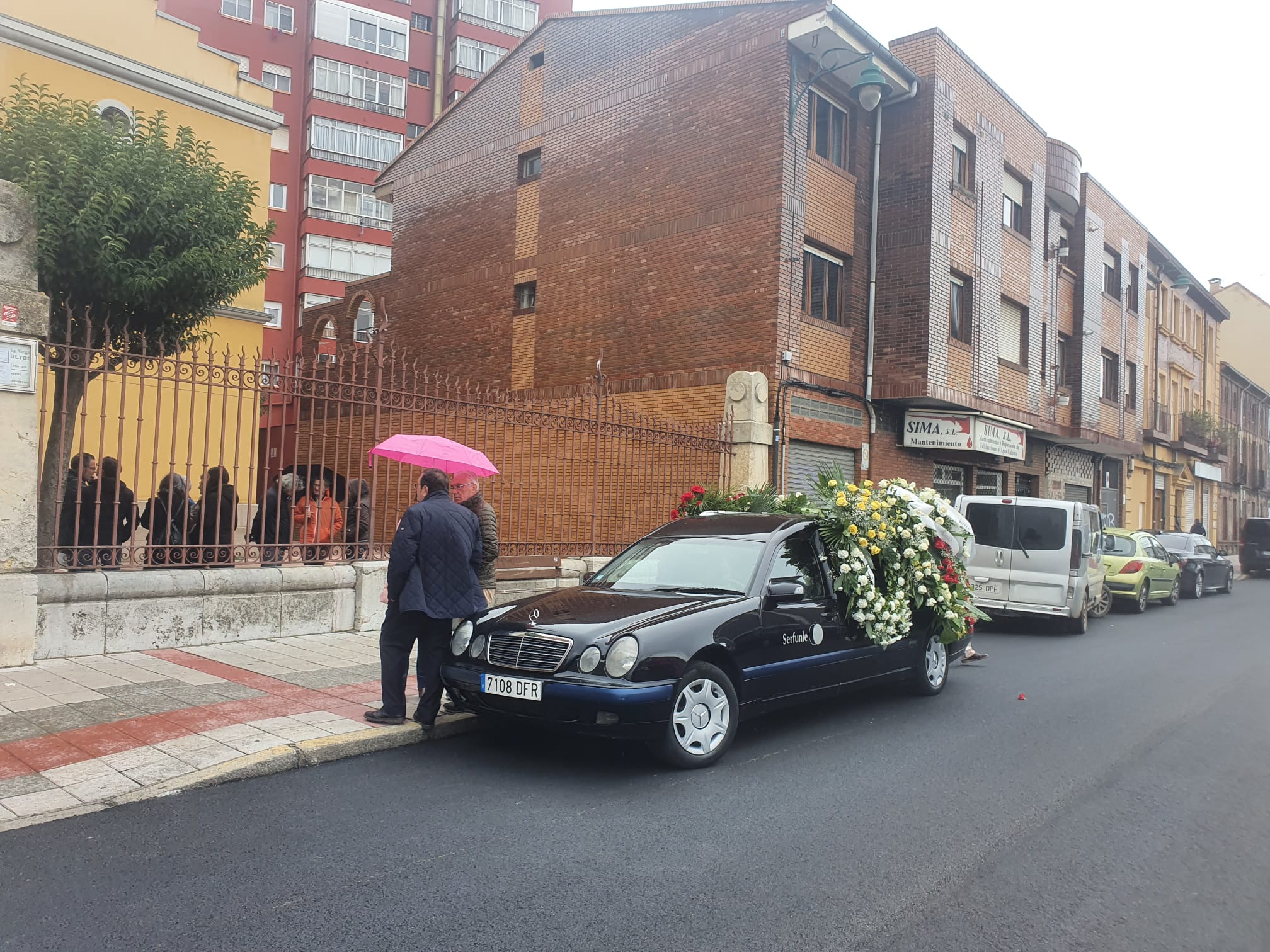 La misa funeral se ha celebrado a las 13.00 horas en la Iglesia de San Francisco de La Vega de la capital leonesa.