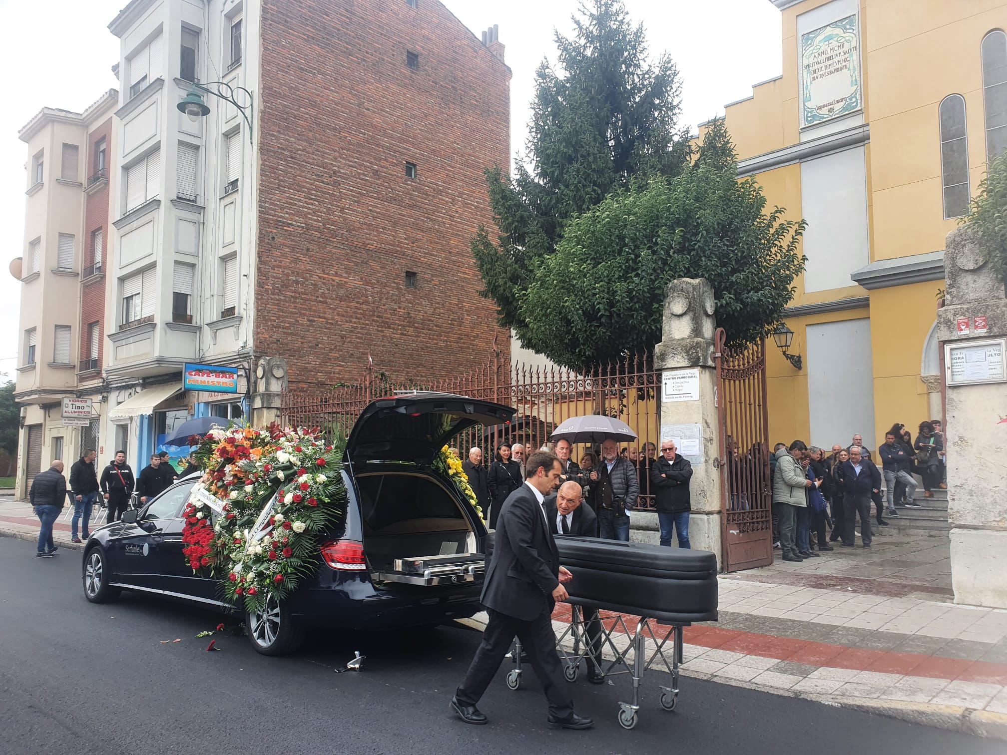 La misa funeral se ha celebrado a las 13.00 horas en la Iglesia de San Francisco de La Vega de la capital leonesa.