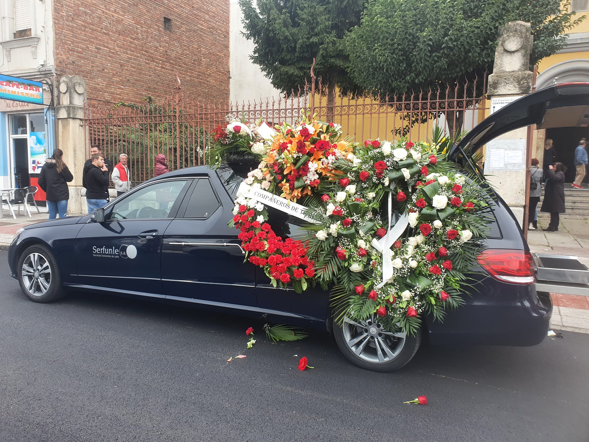 La misa funeral se ha celebrado a las 13.00 horas en la Iglesia de San Francisco de La Vega de la capital leonesa.