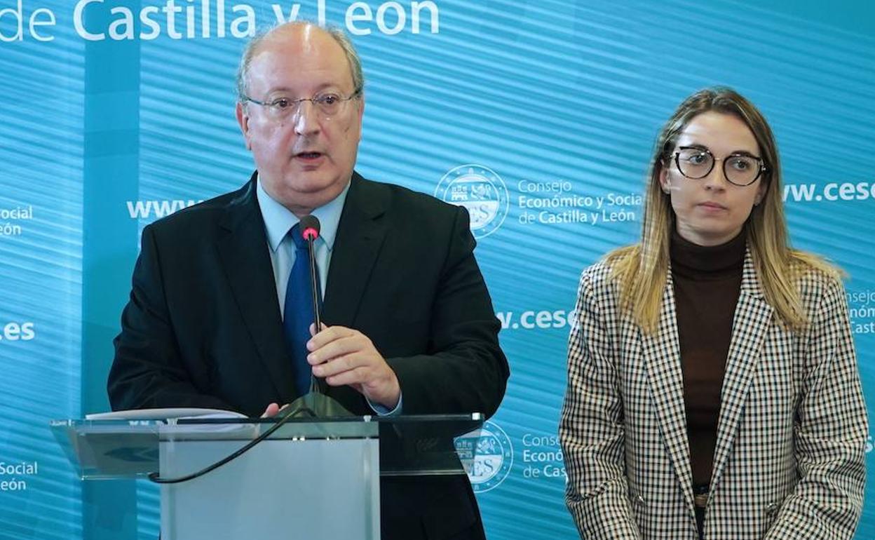 El presidente del CES Enrique Cabero en el II Foro Social del Grupo de Enlace del CES sobre Juventud.
