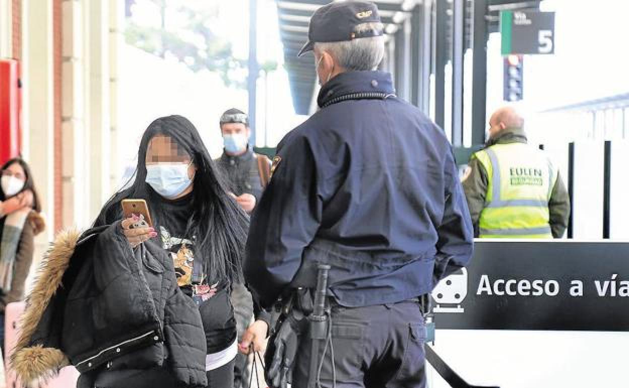 Renfe apea de un tren en Palencia a 22 menores y dos monitores de un colegio con destino León por molestar a los viajeros